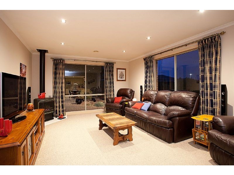 18 Hammerwood Avenue, Derrimut VIC 3030