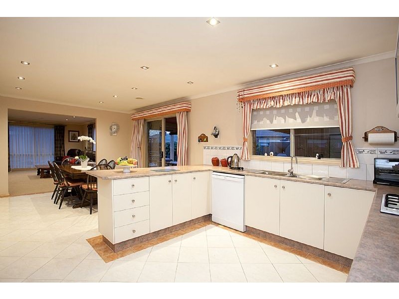 18 Hammerwood Avenue, Derrimut VIC 3030