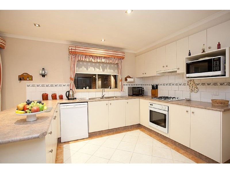 18 Hammerwood Avenue, Derrimut VIC 3030