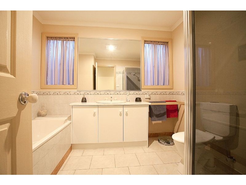 18 Hammerwood Avenue, Derrimut VIC 3030