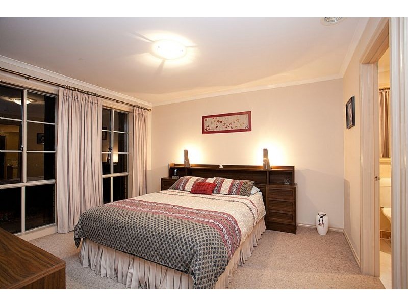 18 Hammerwood Avenue, Derrimut VIC 3030