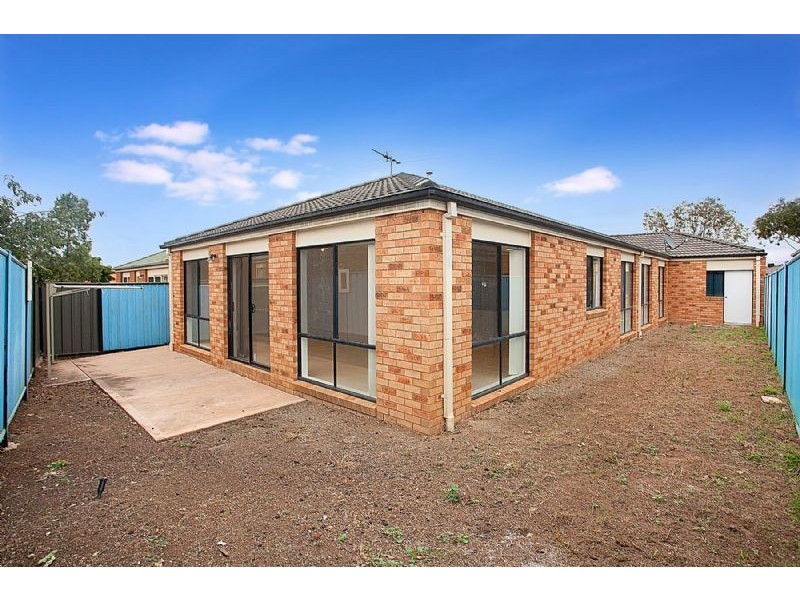 8 Gosford Gardens, Derrimut VIC 3030
