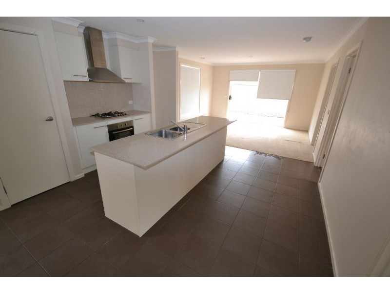 20 Duncombe Parkway, Deer Park VIC 3023