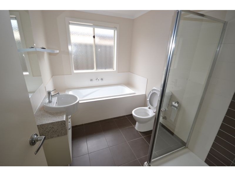 20 Duncombe Parkway, Deer Park VIC 3023
