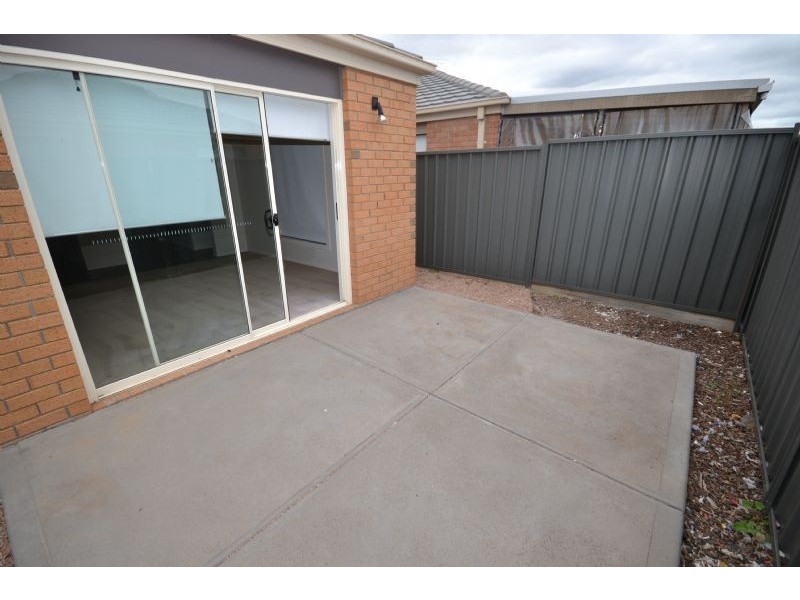 20 Duncombe Parkway, Deer Park VIC 3023