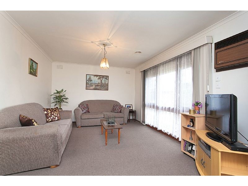 17 Angelique Grove, Albanvale VIC 3021