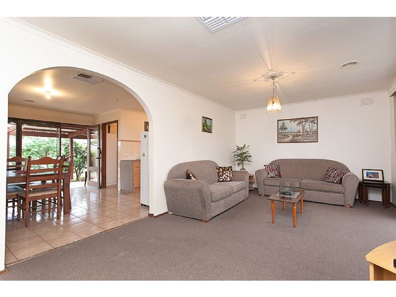 17 Angelique Grove, Albanvale VIC 3021