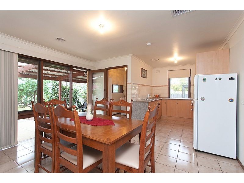 17 Angelique Grove, Albanvale VIC 3021