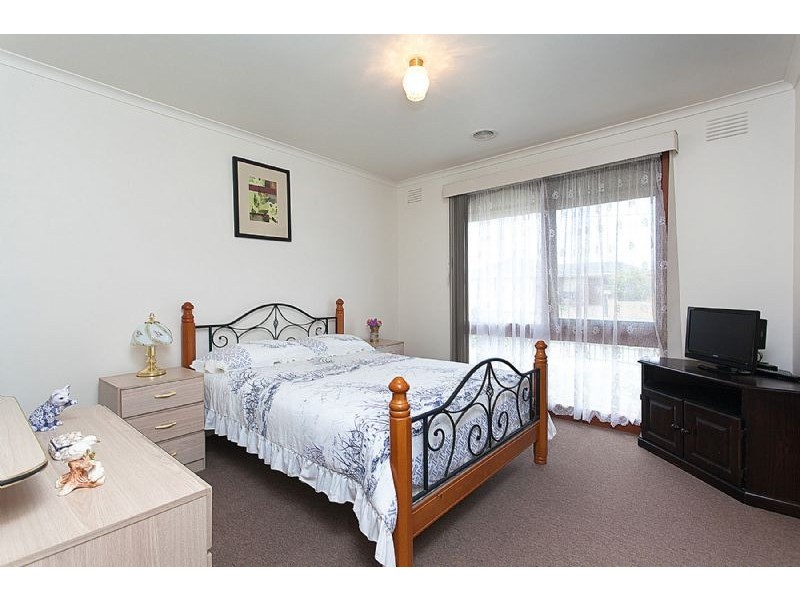 17 Angelique Grove, Albanvale VIC 3021