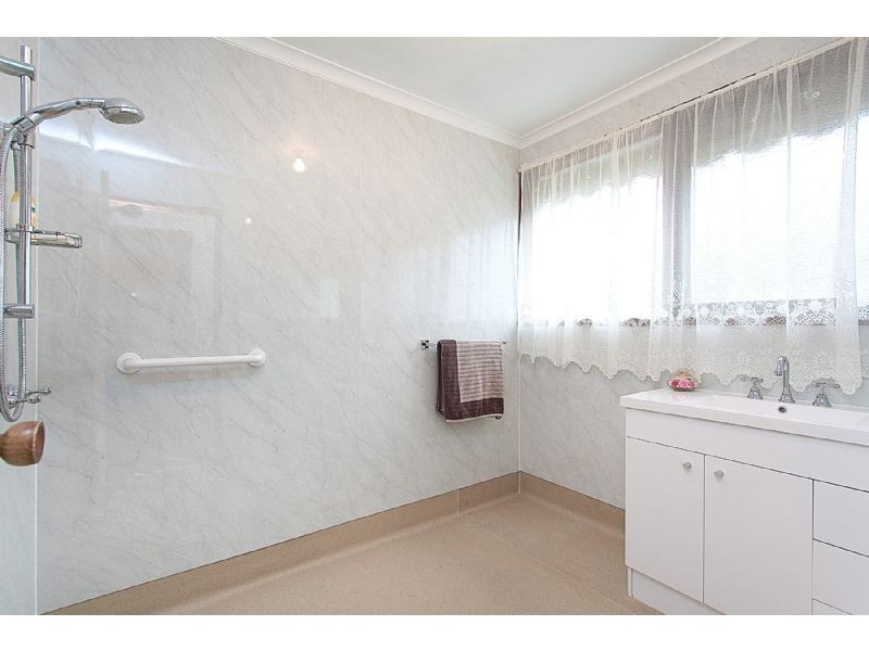 17 Angelique Grove, Albanvale VIC 3021