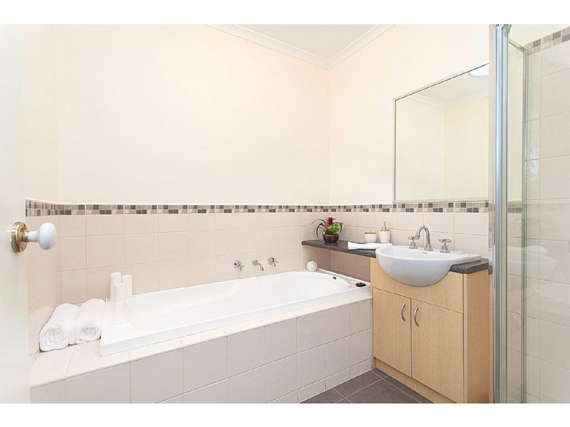 11/4 Tyson Way, Sydenham VIC 3037