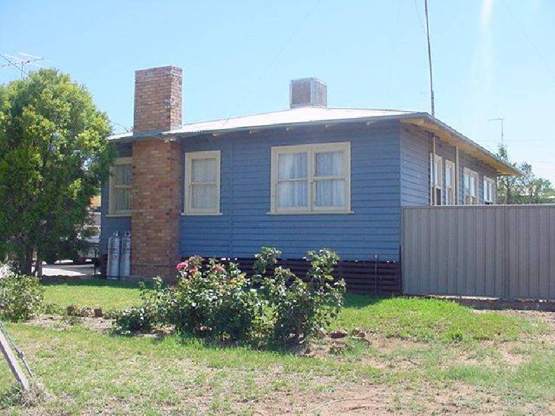 32 Railway Terrace, Ouyen VIC 3490