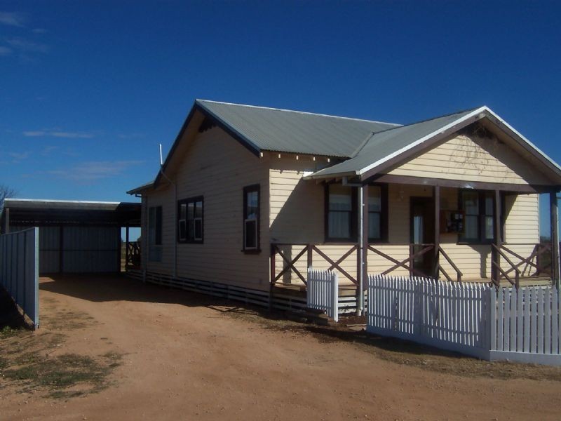 709 Walnut Avenue (btwn 16th & 17th Streets), Mildura VIC 3500