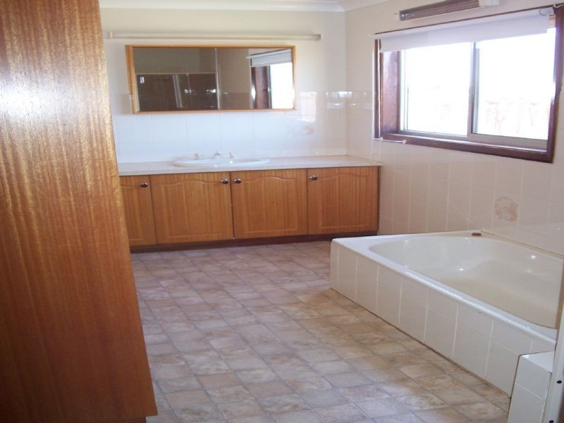 5 Cowra Avenue, Mildura VIC 3500