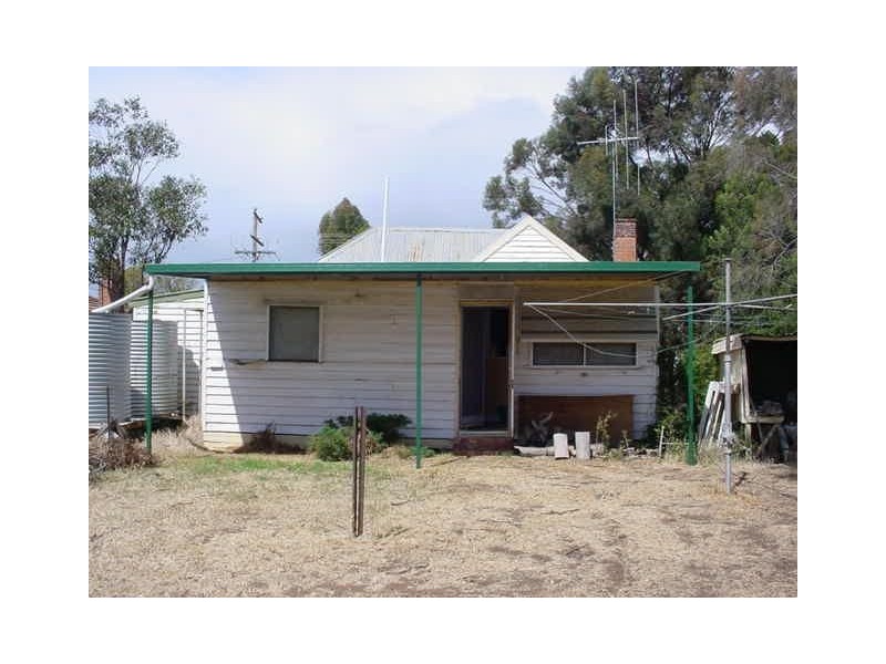 11 Messines Street, Nandaly VIC 3533