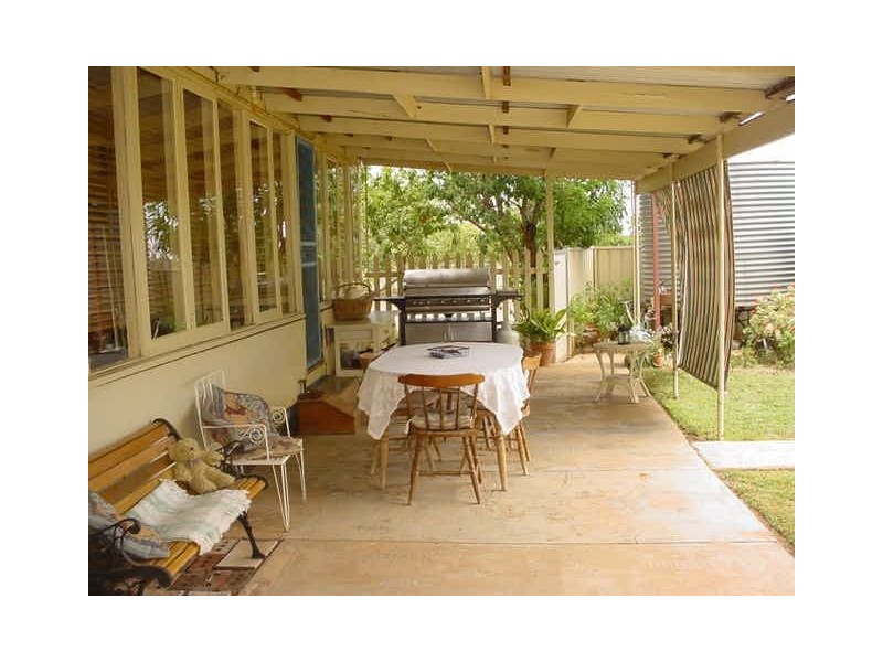 38 Oleander Drive, Dareton NSW 2717