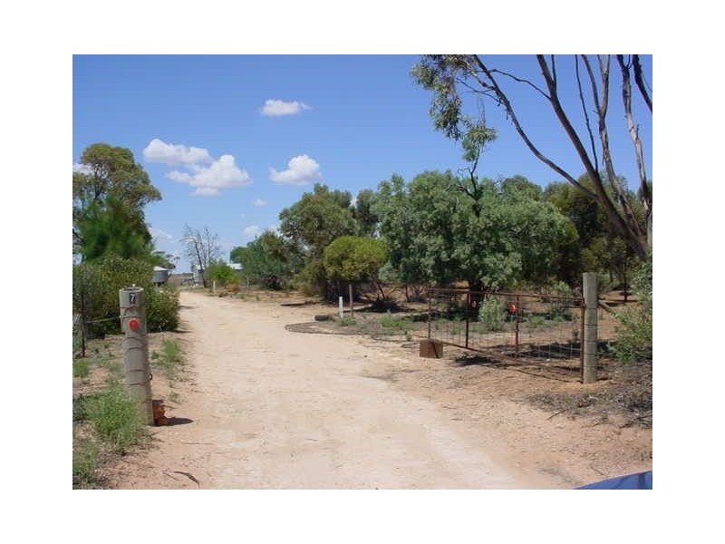 7 Cassidy Road, Ouyen VIC 3490