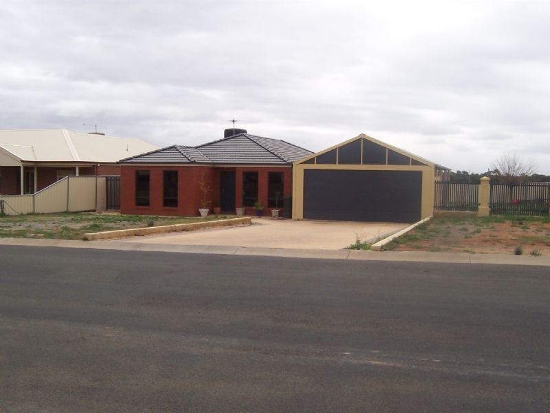 17 Summer Drive, Buronga NSW 2739