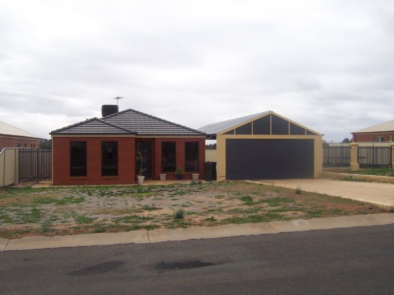 17 Summer Drive, Buronga NSW 2739