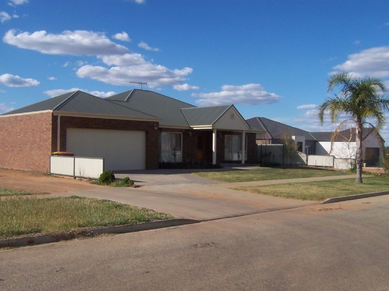 13 Anniversary Drive, Robinvale VIC 3549