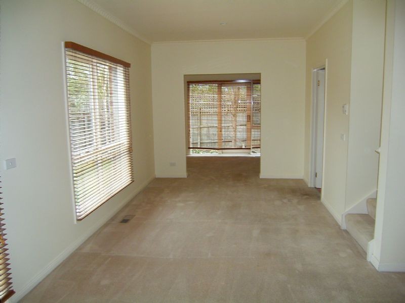 2/12 Omar Street , Templestowe Lower VIC 3107