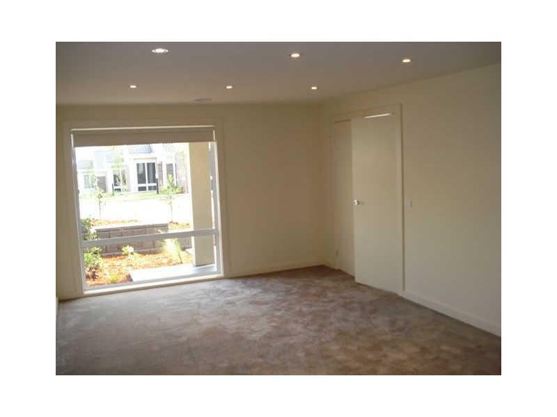 1 & 2/1 Nartanda Court, Doncaster East VIC 3109