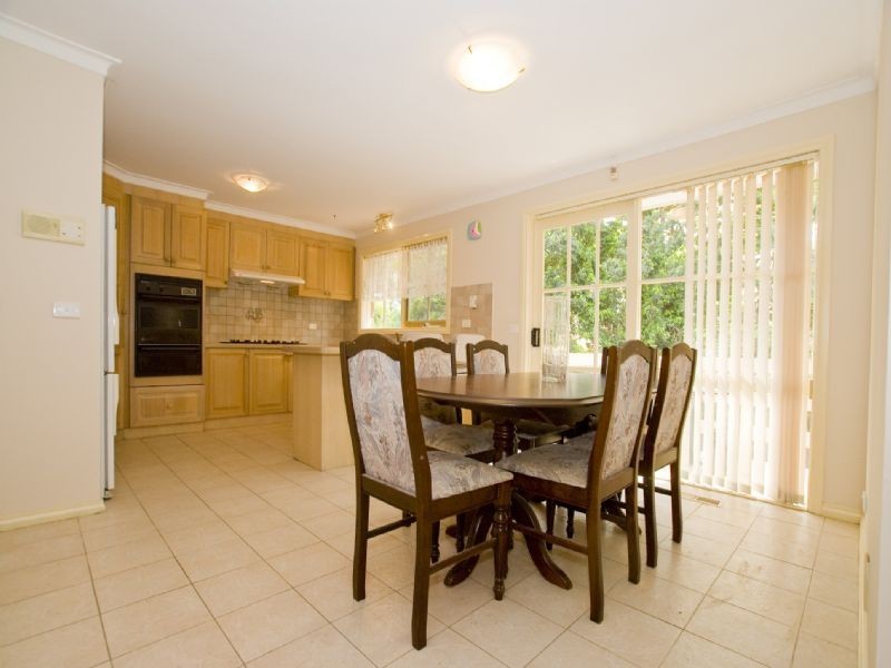 2/5 Roger Street, Doncaster East VIC 3109