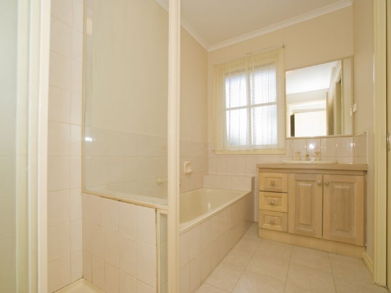 2/5 Roger Street, Doncaster East VIC 3109