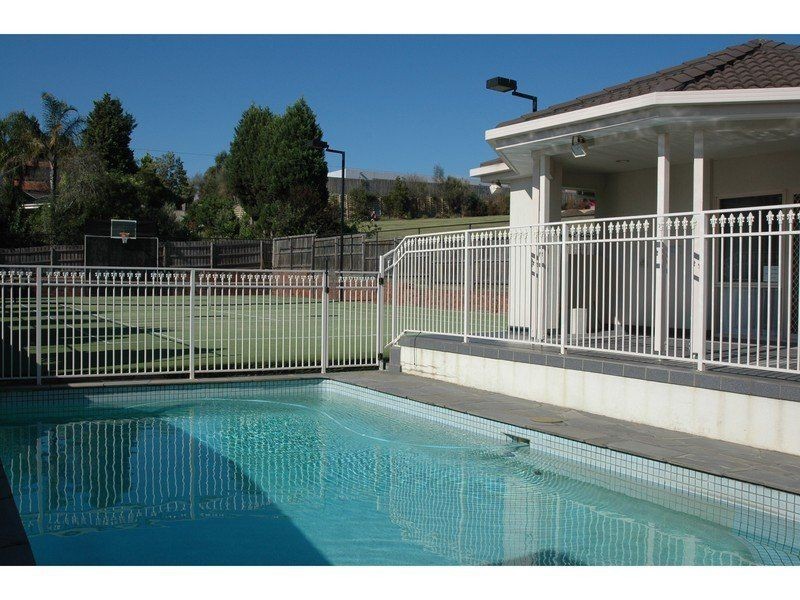 42 Tidcombe Crescent, Doncaster East VIC 3109
