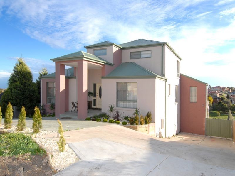 45 Bicentennial Cres, Meadow Heights VIC 3048