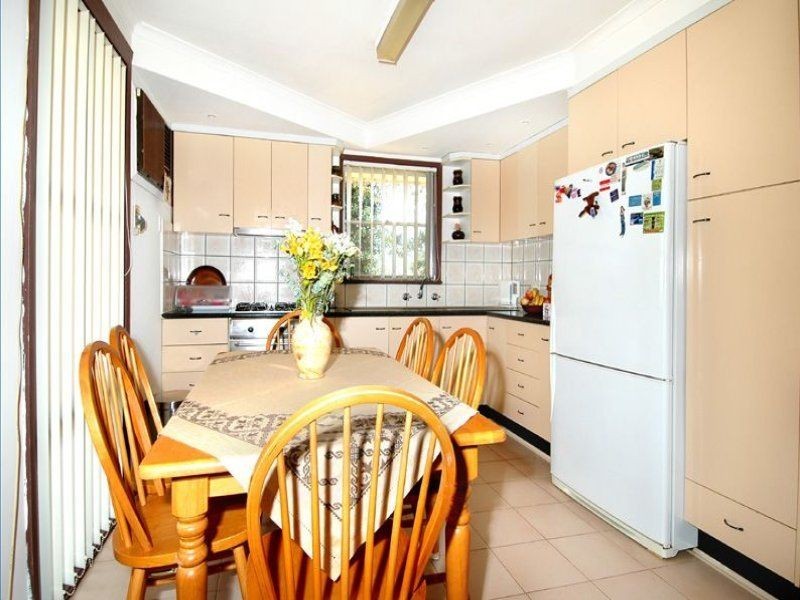 27 Hendricks Crescent, Jacana VIC 3047