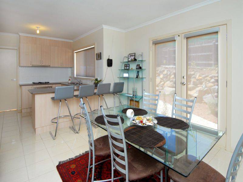 4/30-32 Papworth Place, Meadow Heights VIC 3048