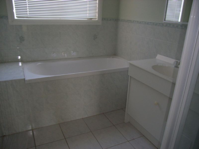 2/24 Finchley Avenue, Glenroy VIC 3046