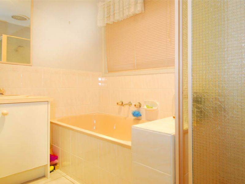 16 Heath Place, Meadow Heights VIC 3048