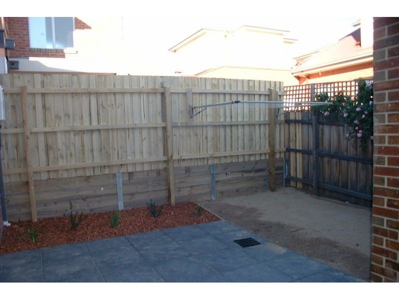 8 Strachan Street, Oak Park VIC 3046