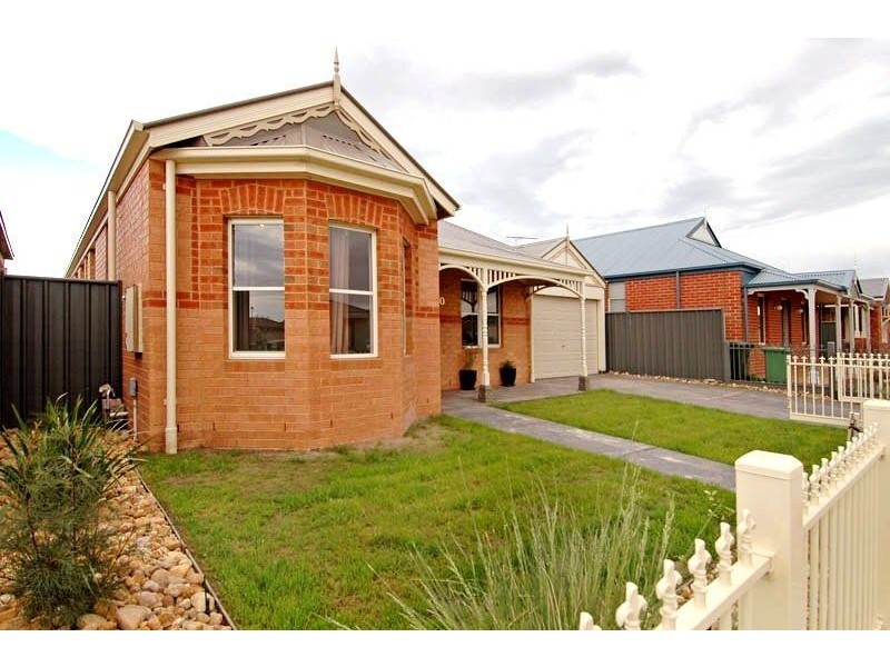 30 Girraween Crescent, Craigieburn VIC 3064
