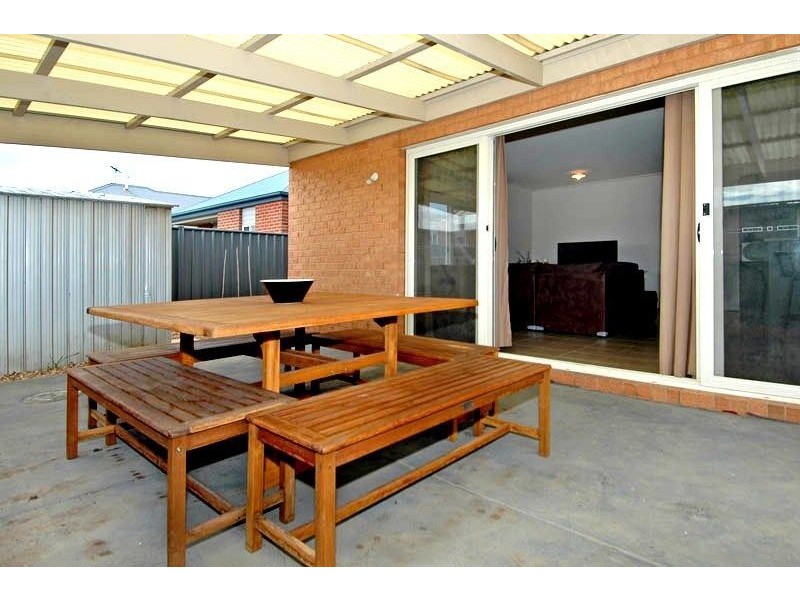 30 Girraween Crescent, Craigieburn VIC 3064