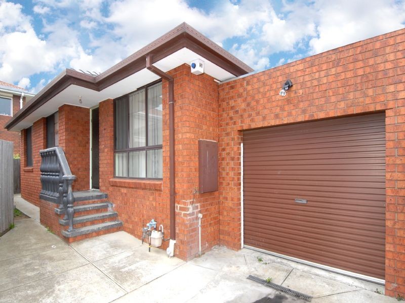 2/18 Mitta Mitta Way, Meadow Heights VIC 3048