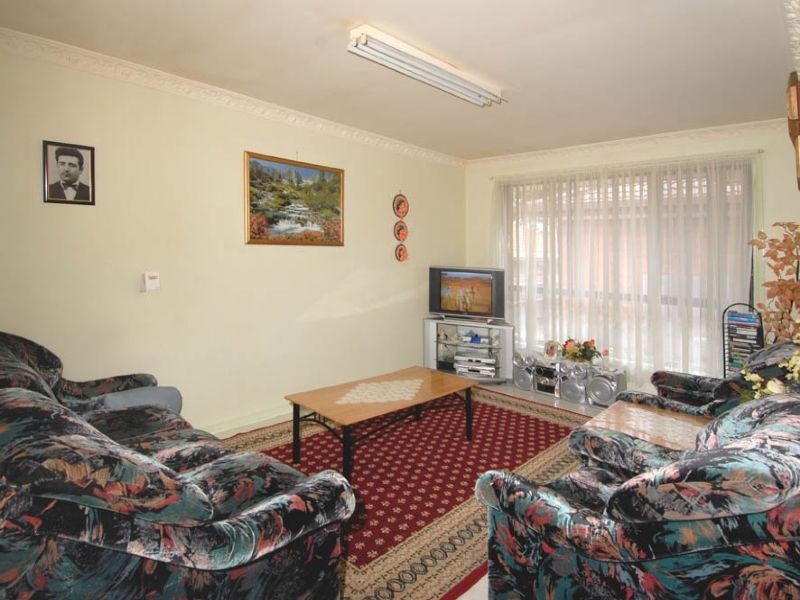 2/18 Mitta Mitta Way, Meadow Heights VIC 3048