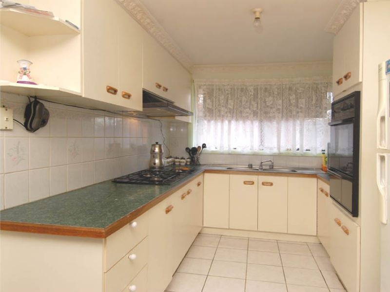 2/18 Mitta Mitta Way, Meadow Heights VIC 3048