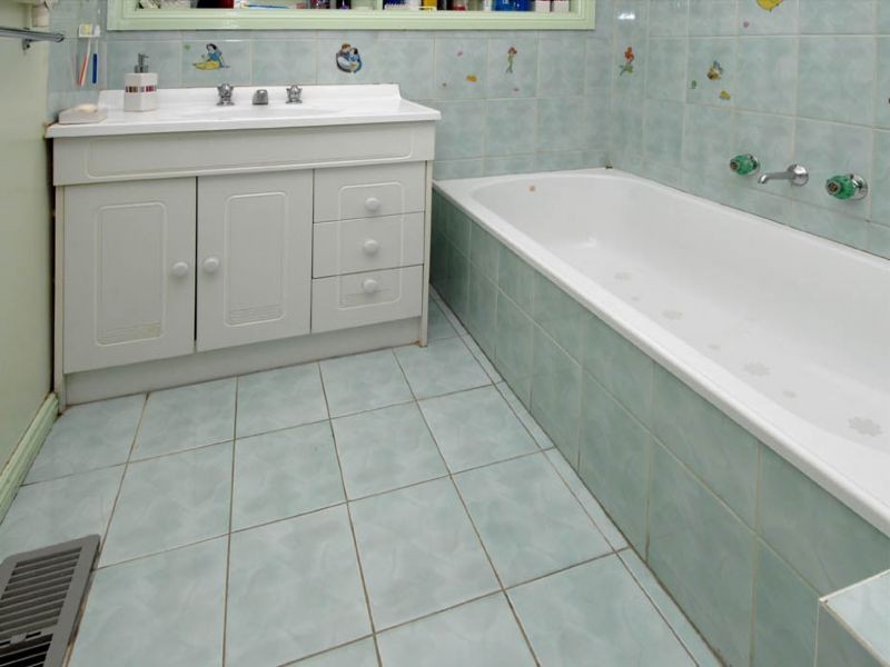 2/18 Mitta Mitta Way, Meadow Heights VIC 3048