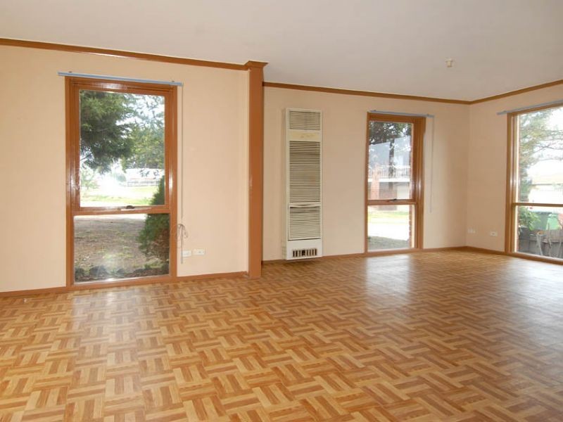 19 Heath Place, Meadow Heights VIC 3048