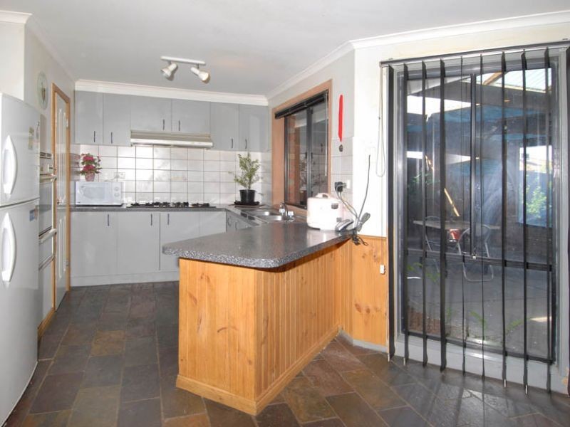 6 Manna Court, Meadow Heights VIC 3048