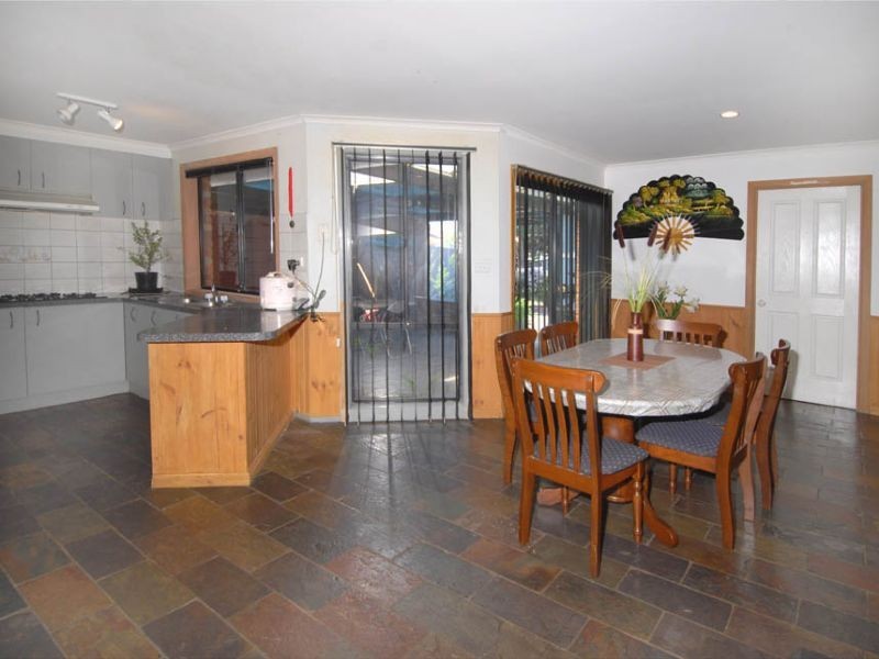 6 Manna Court, Meadow Heights VIC 3048