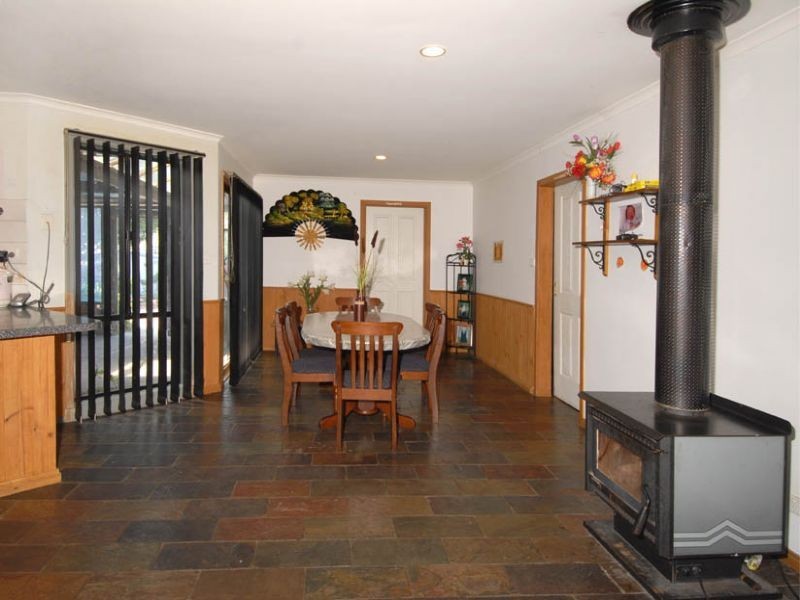 6 Manna Court, Meadow Heights VIC 3048
