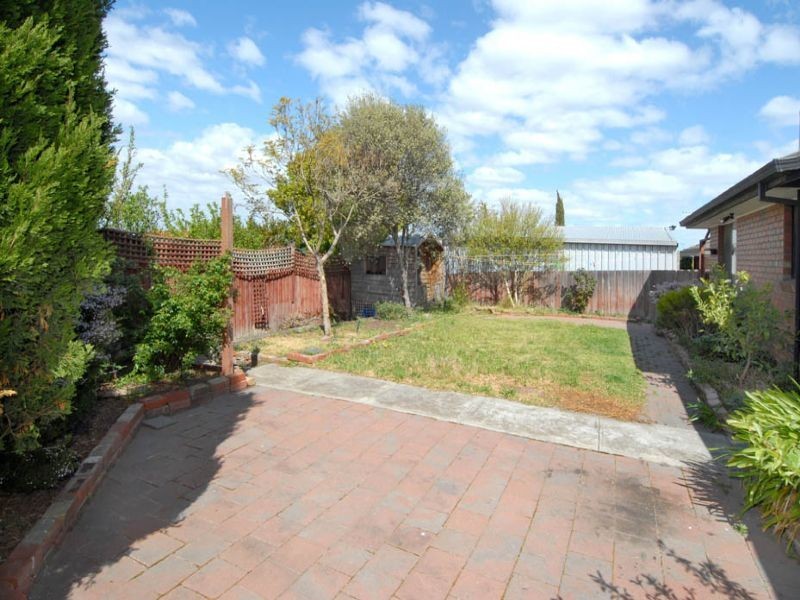 6 Manna Court, Meadow Heights VIC 3048