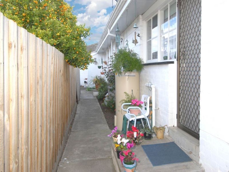 10/2 Salisbury Street, Glenroy VIC 3046