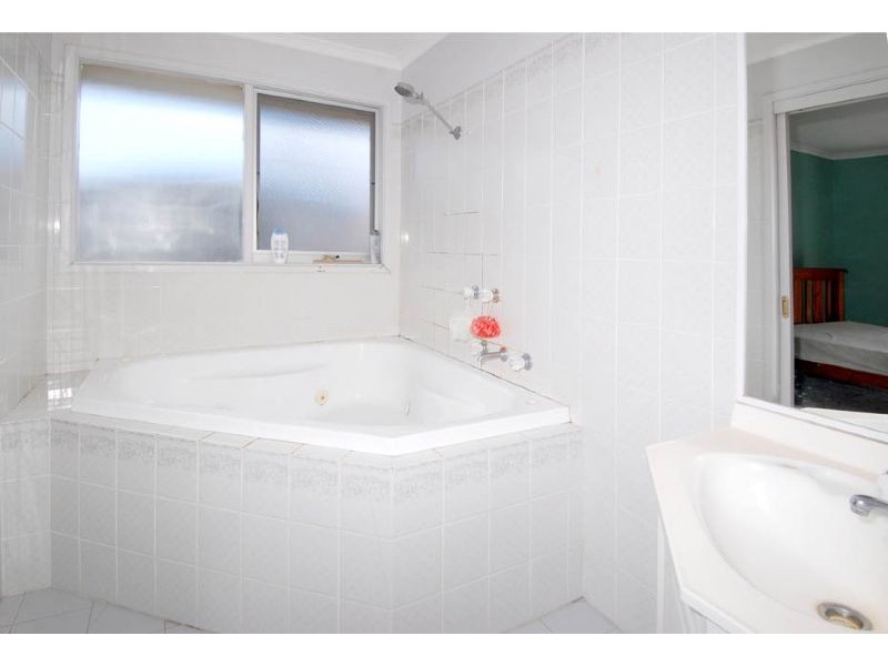 11 Wattle Close, Meadow Heights VIC 3048