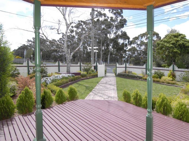 47 Rhodes Parade, Oak Park VIC 3046