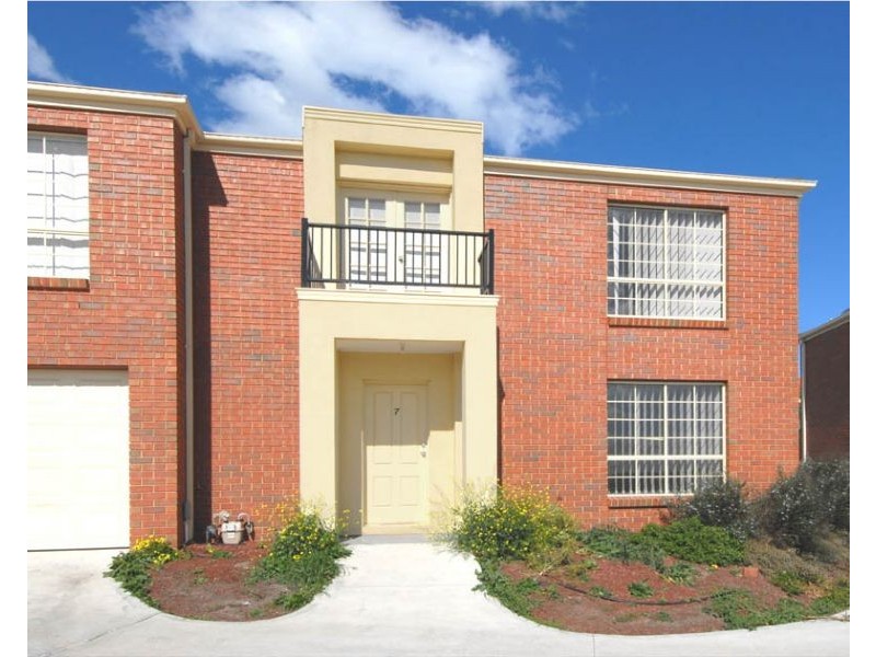 8/32 Papworth Place, Meadow Heights VIC 3048